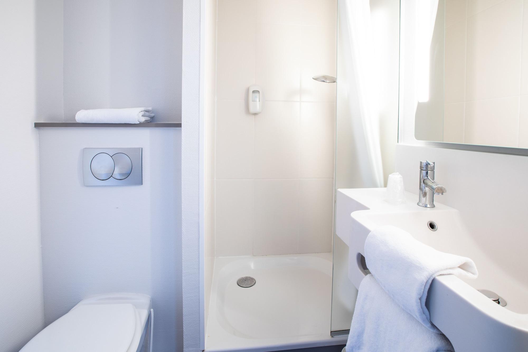 B&B Hotel Rennes Ouest Villejean ภายนอก รูปภาพ